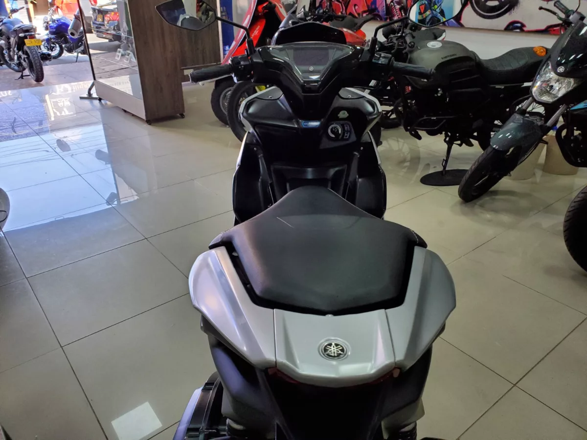 Yamaha Aerox Gris Plata 2025 — foto 8