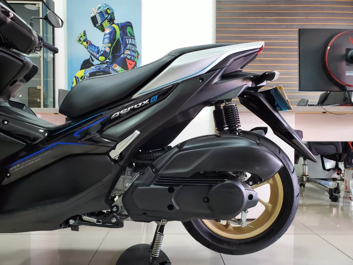 Yamaha Aerox Gris Plata 2025 — foto 13