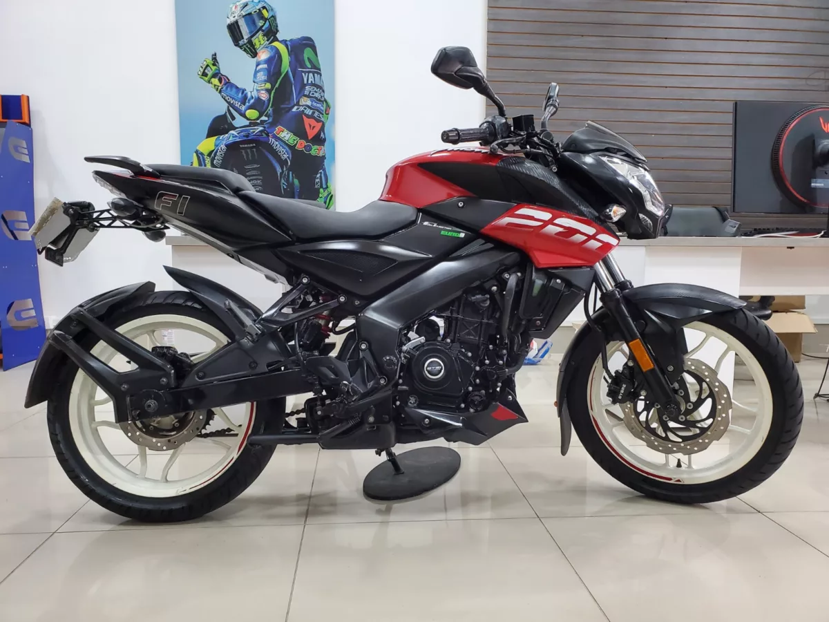 Bajaj Pulsar 200 Ns fi 2022 — foto 1