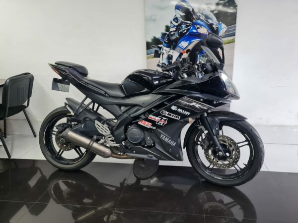 Yamaha R15 2013 Racing