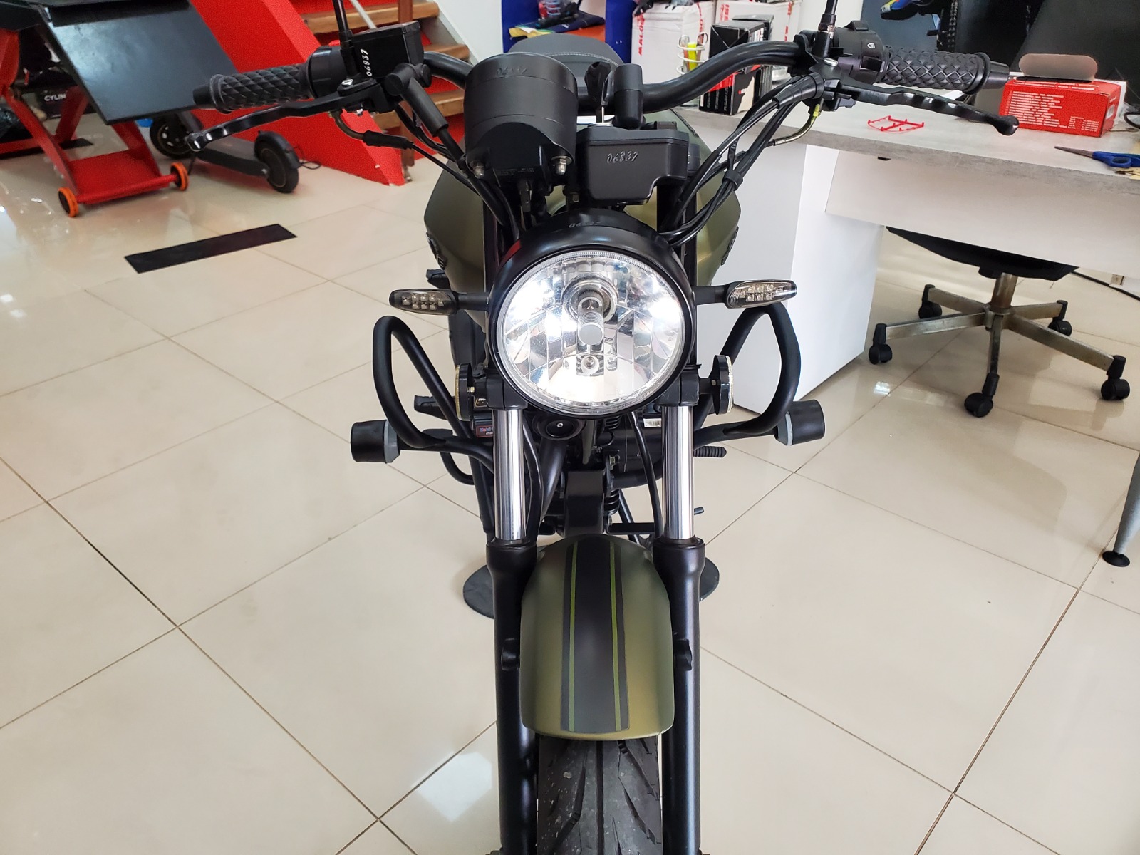Victory Bomber 150 2023