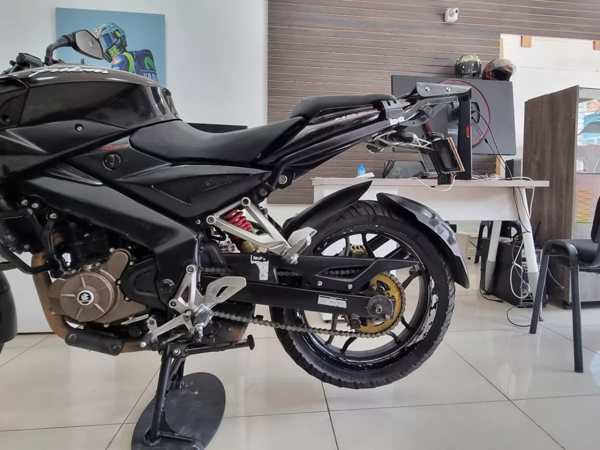 Bajaj Pulsar 200 ns 2017 — foto 8