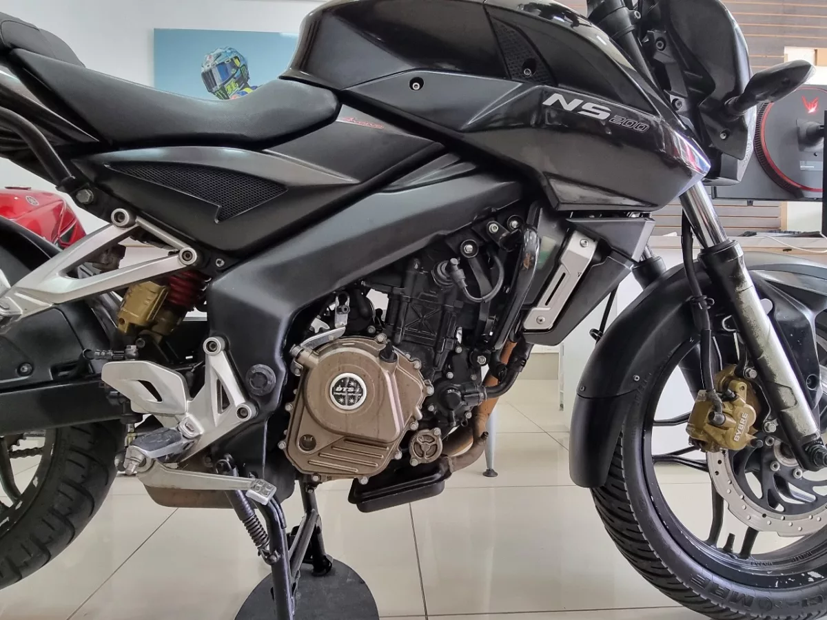 Bajaj Pulsar 200 ns 2017 — foto 11