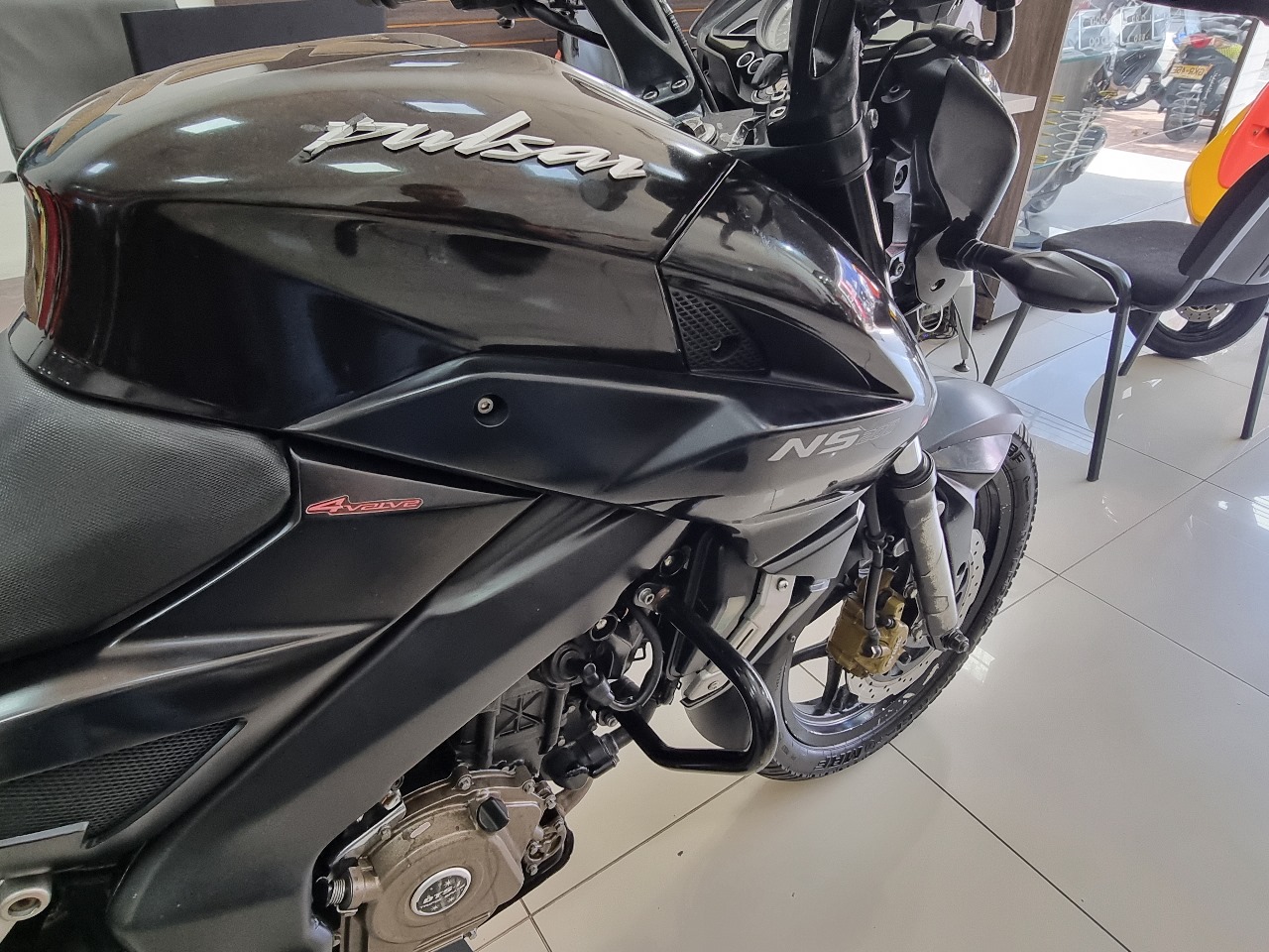 Bajaj Pulsar 200 ns 2017
