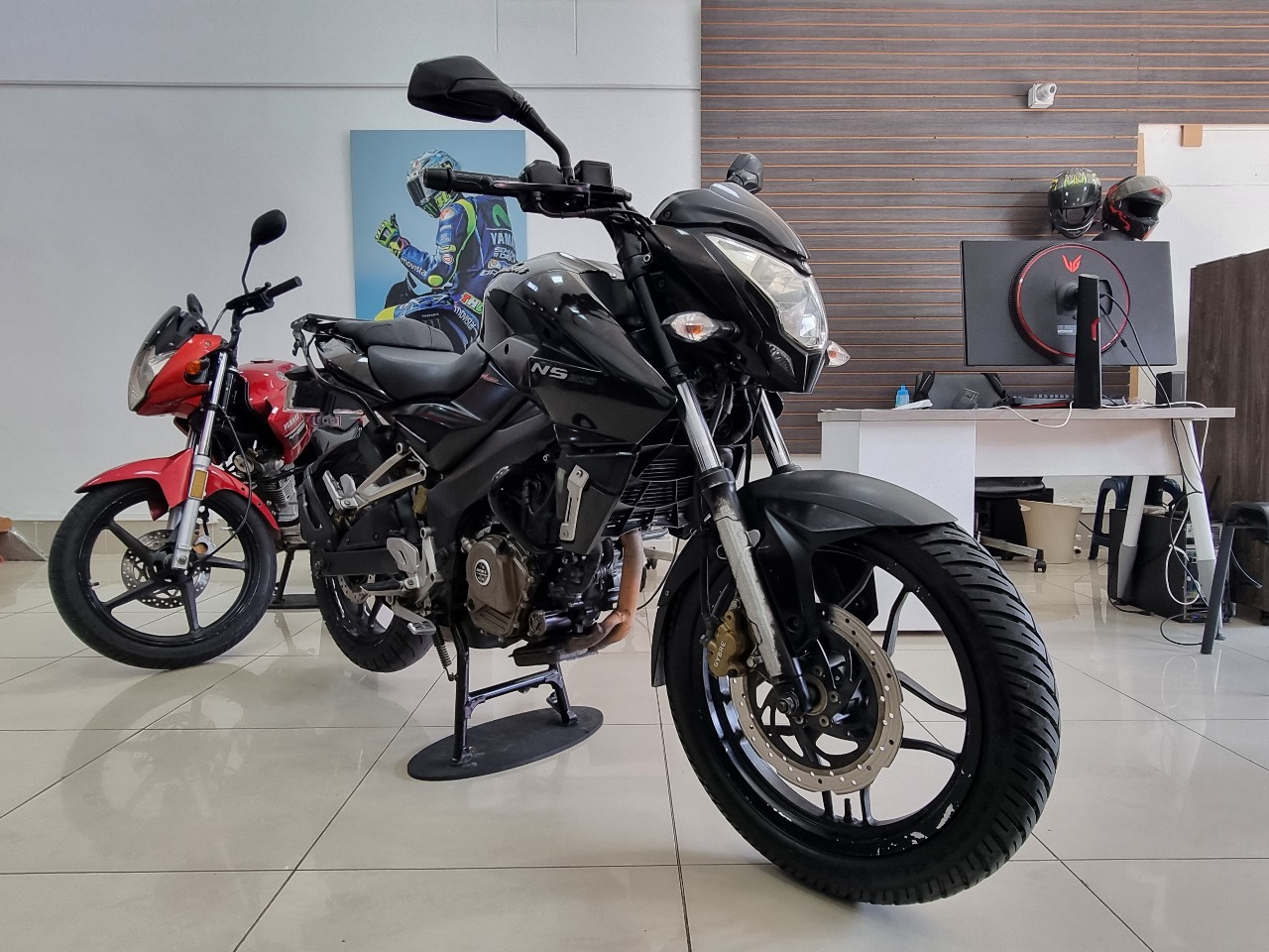 Bajaj Pulsar 200 ns 2017