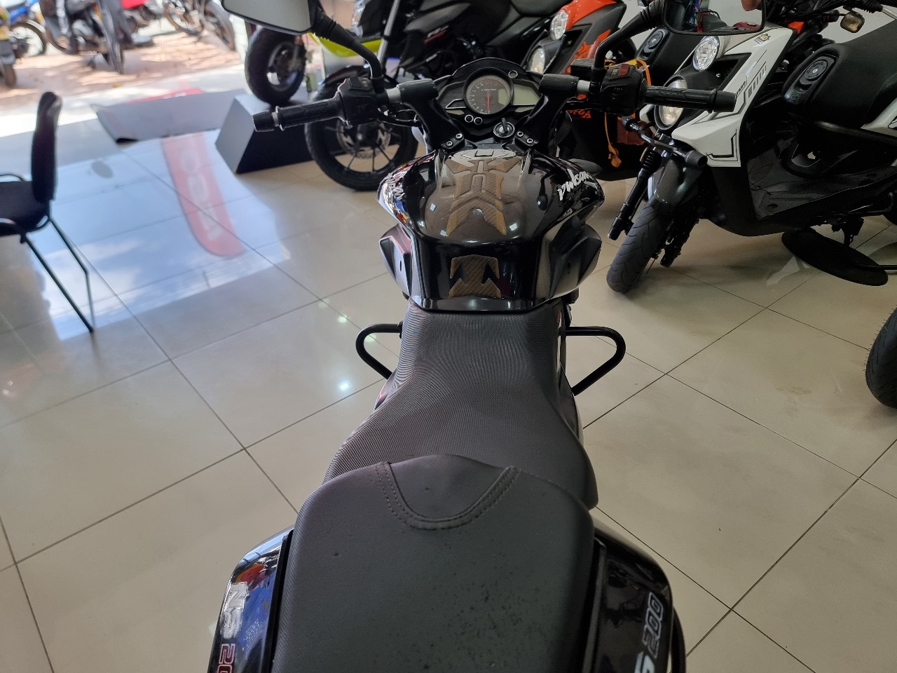 Bajaj Pulsar 200 ns 2017