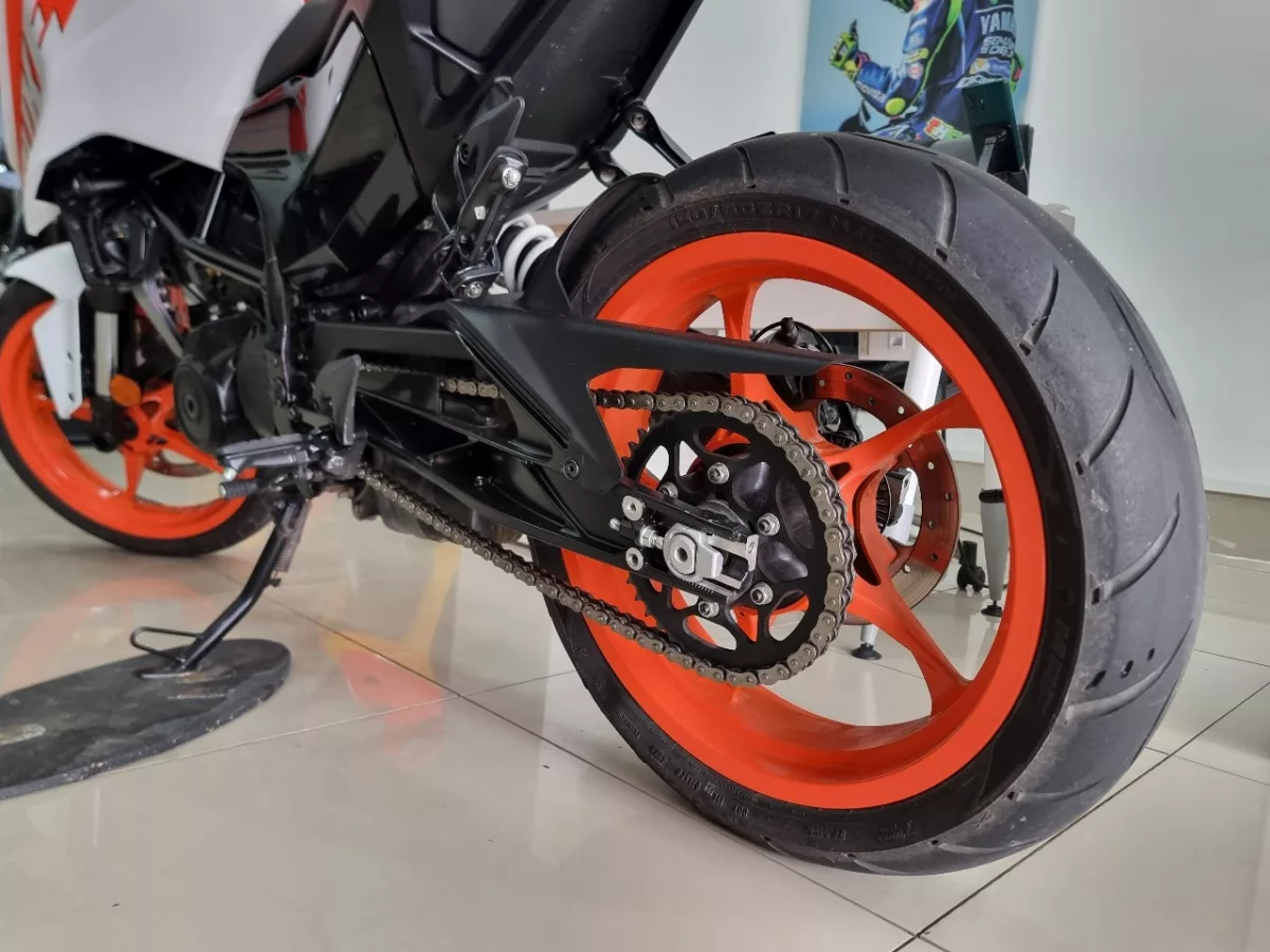 KTM Duke 250 3 generacion G3 2024 — foto 2