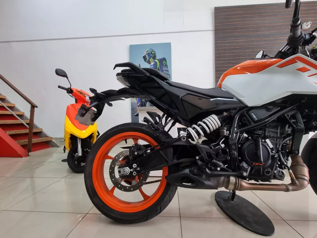 KTM Duke 250 3 generacion G3 2024 — foto 6