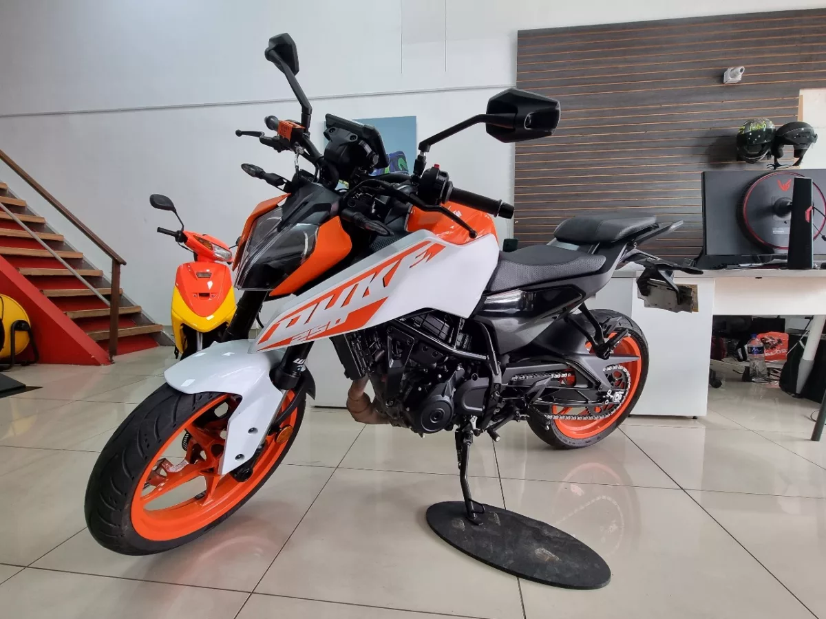 KTM Duke 250 3 generacion G3 2024 — foto 7