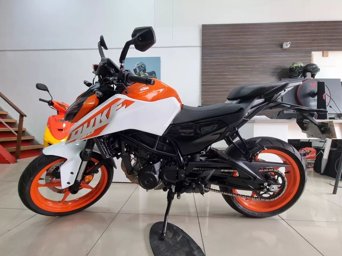KTM Duke 250 3 generacion G3 2024 — foto 11