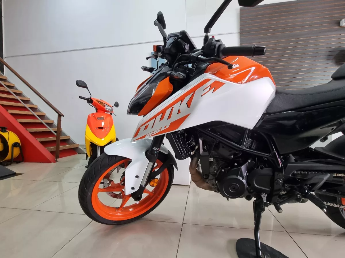 KTM Duke 250 3 generacion G3 2024 — foto 12