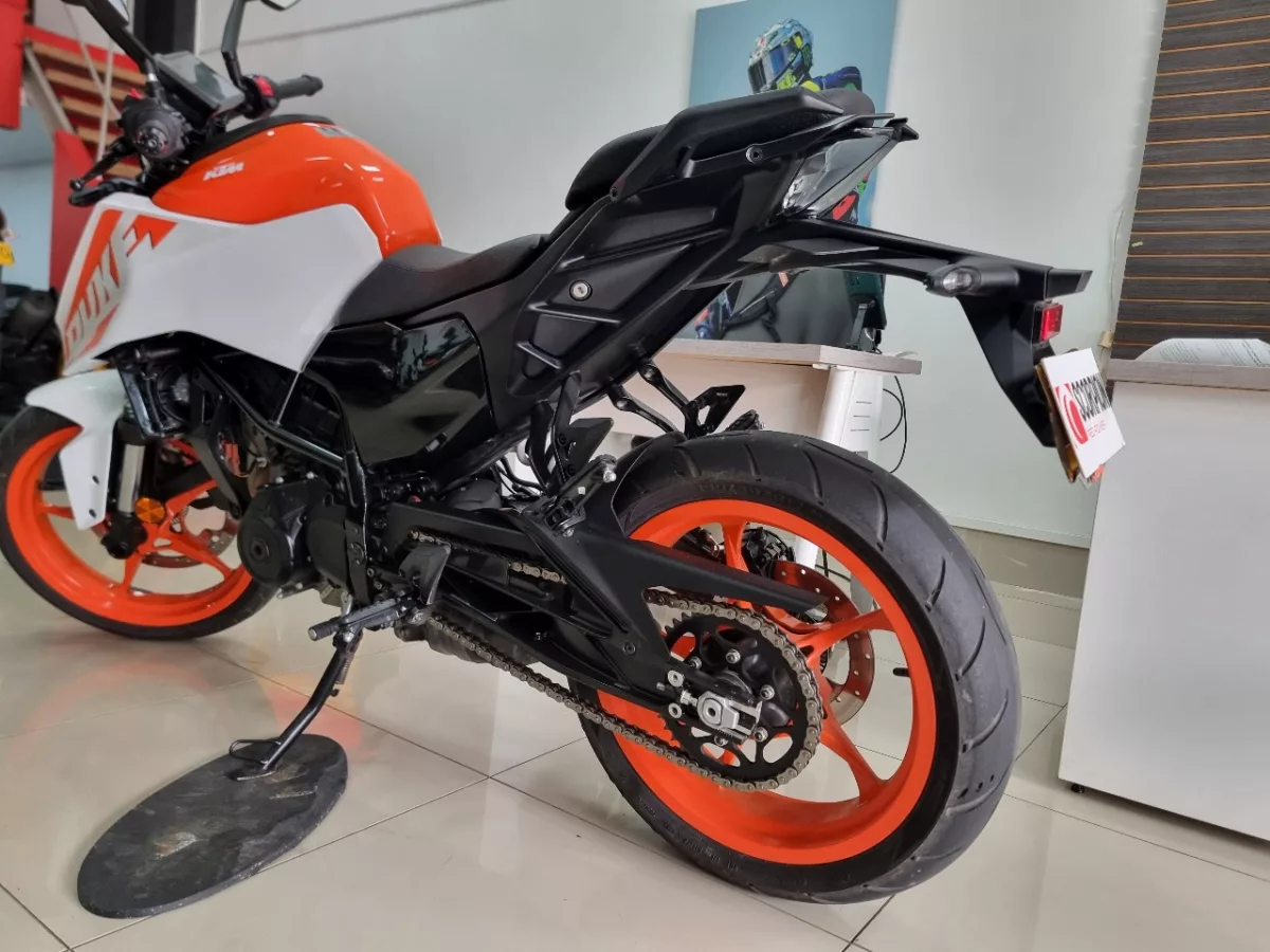 KTM Duke 250 3 generacion G3 2024 — foto 13