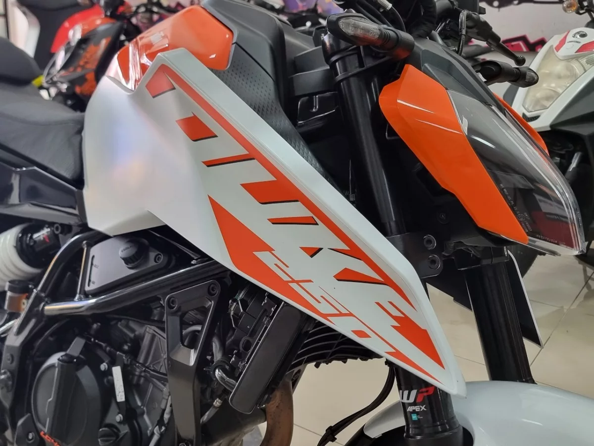 KTM Duke 250 3 generacion G3 2024 — foto 14