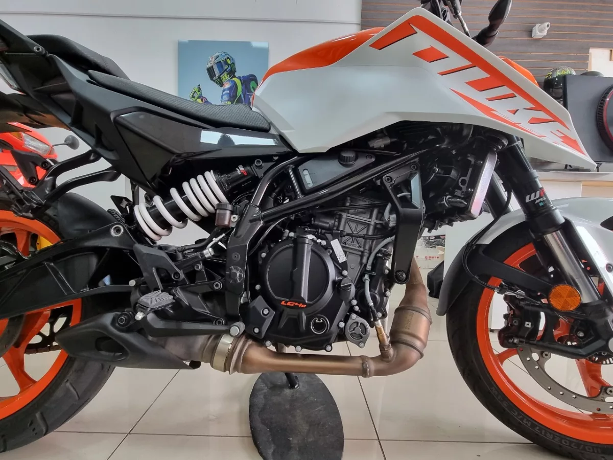 KTM Duke 250 3 generacion G3 2024 — foto 15