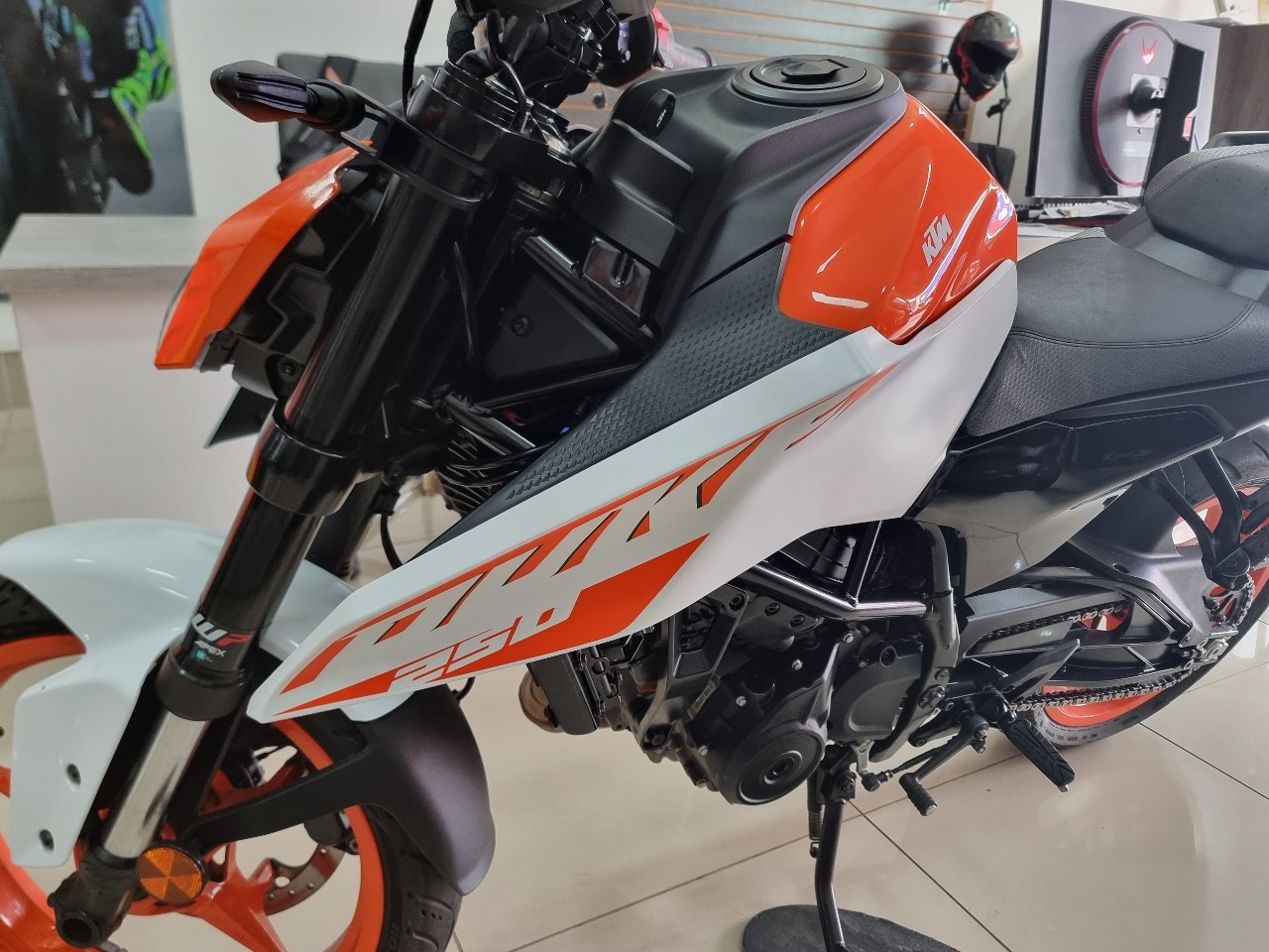 KTM Duke 250 3 generacion G3 2025