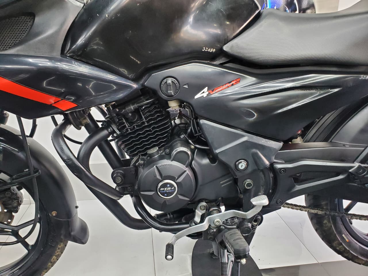 BAJAJ DISCOVER 150 2018