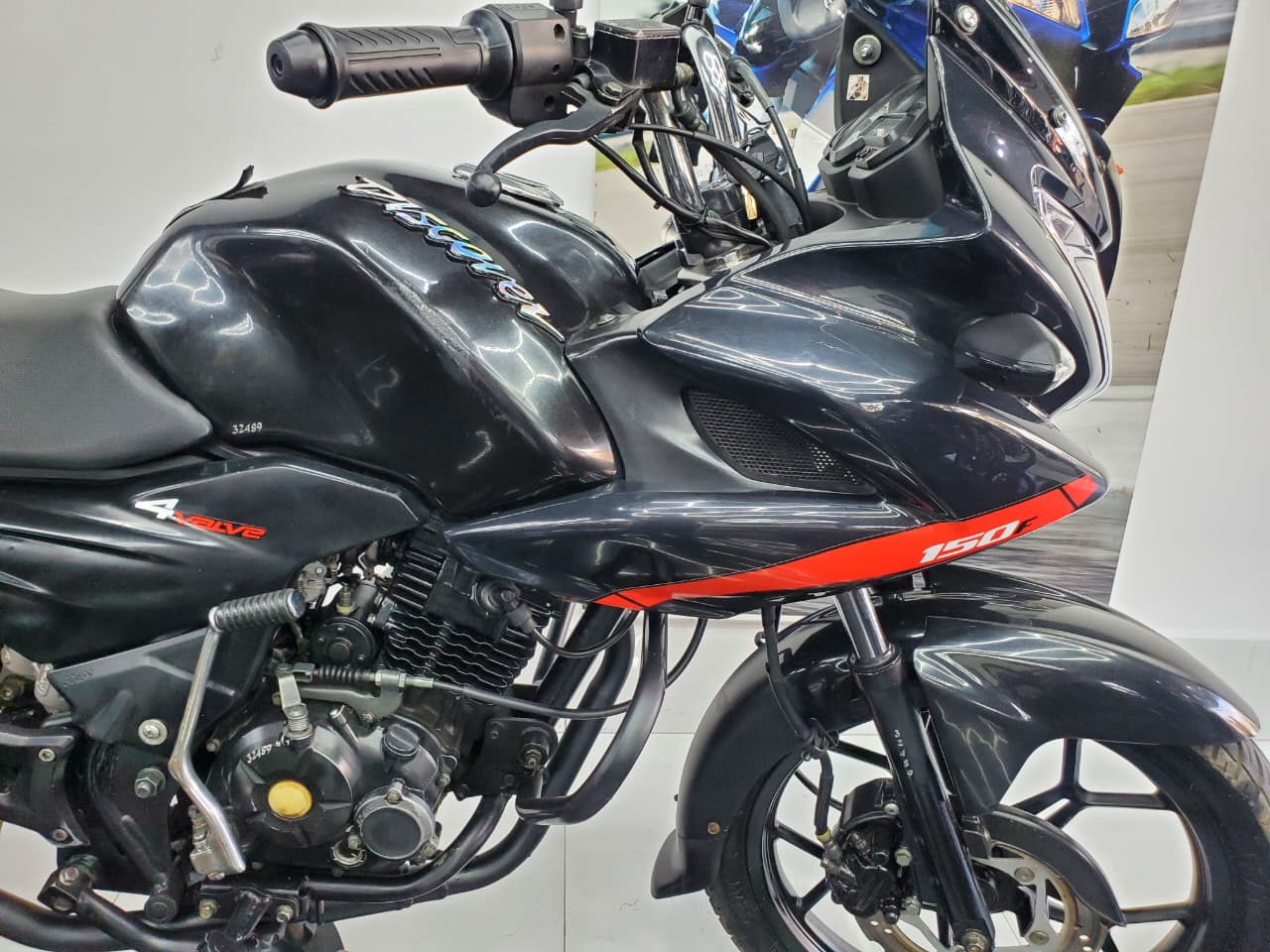 BAJAJ DISCOVER 150 2018