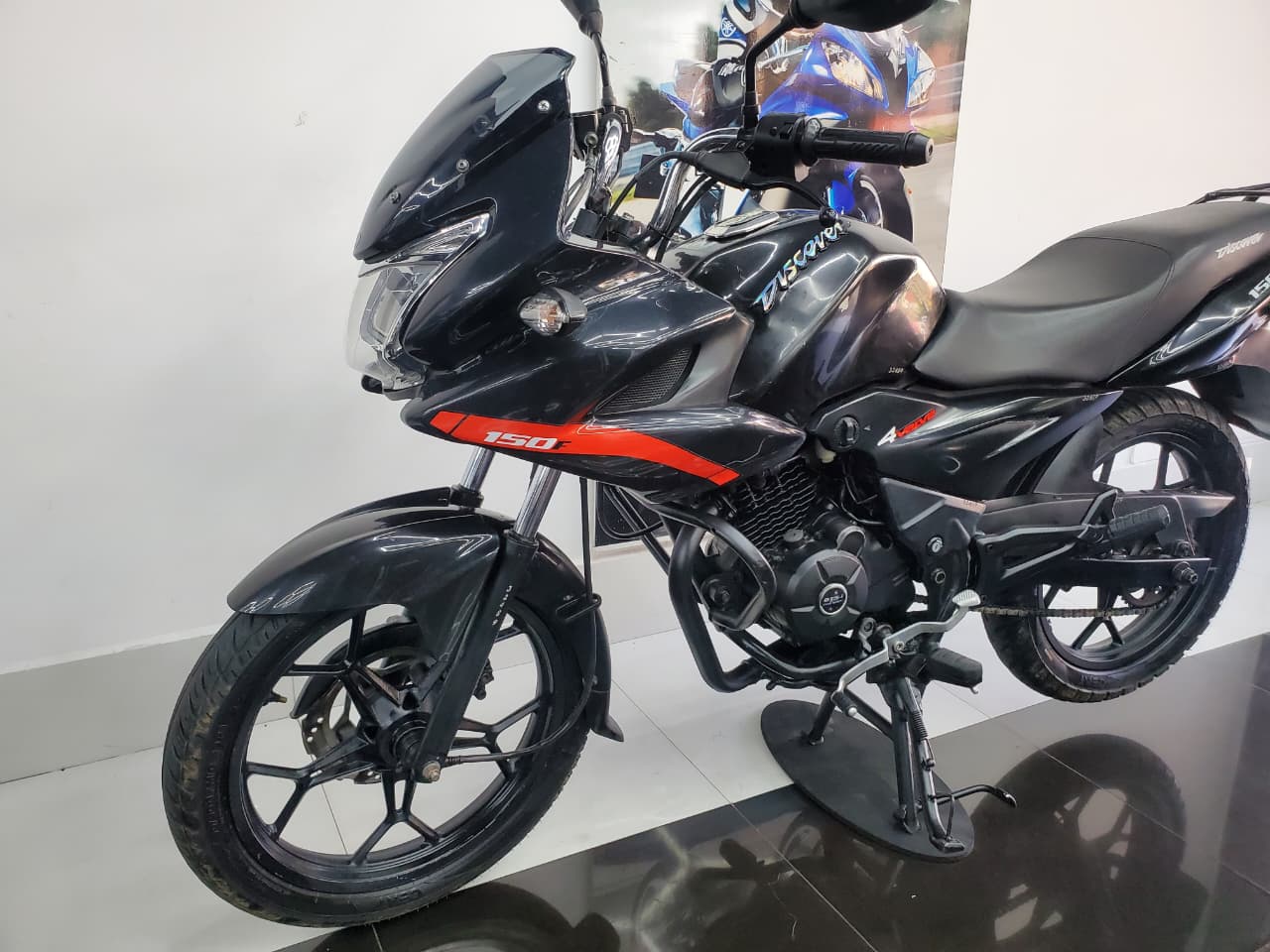 BAJAJ DISCOVER 150 2018