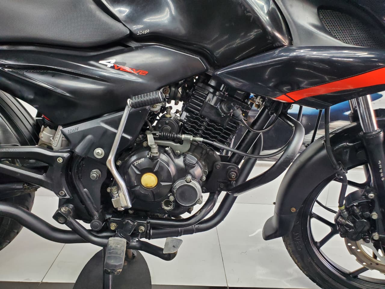 BAJAJ DISCOVER 150 2018