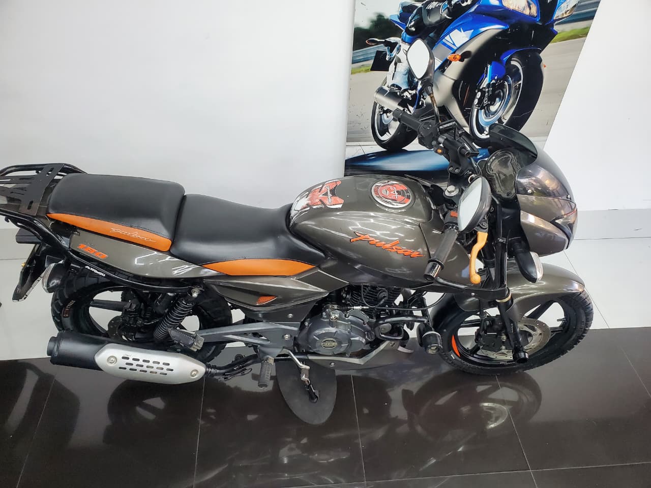 Bajaj Pulsar 180 Neon 2021