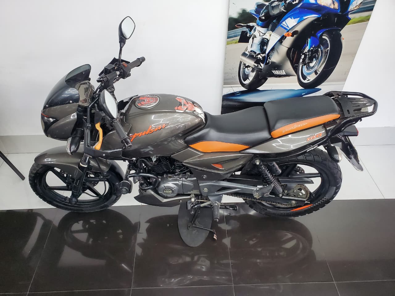 Bajaj Pulsar 180 Neon 2021