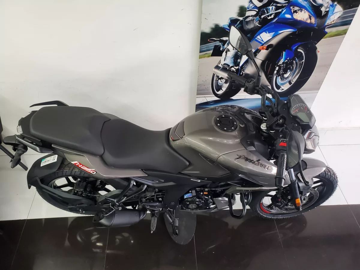 Bajaj Pulsar 250 N 2026 (nueva) — foto 9