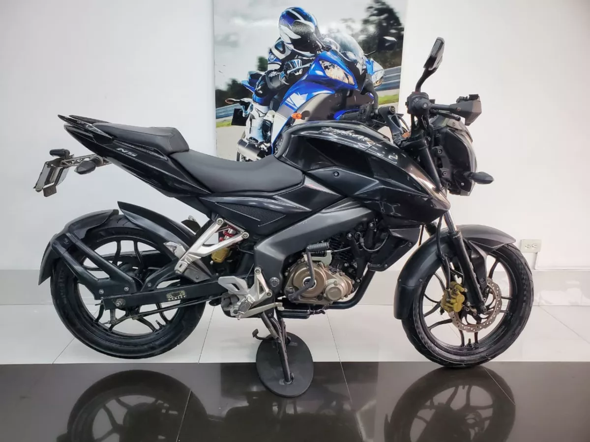 BAJAJ PULSAR 150 NS 2017 — foto 1