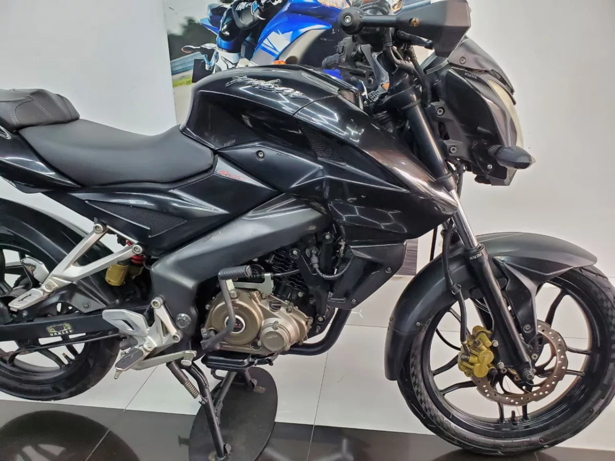 BAJAJ PULSAR 150 NS 2017 — foto 3