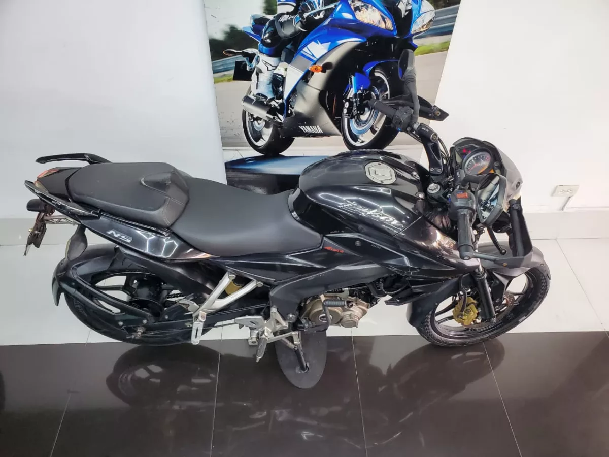 BAJAJ PULSAR 150 NS 2017 — foto 6