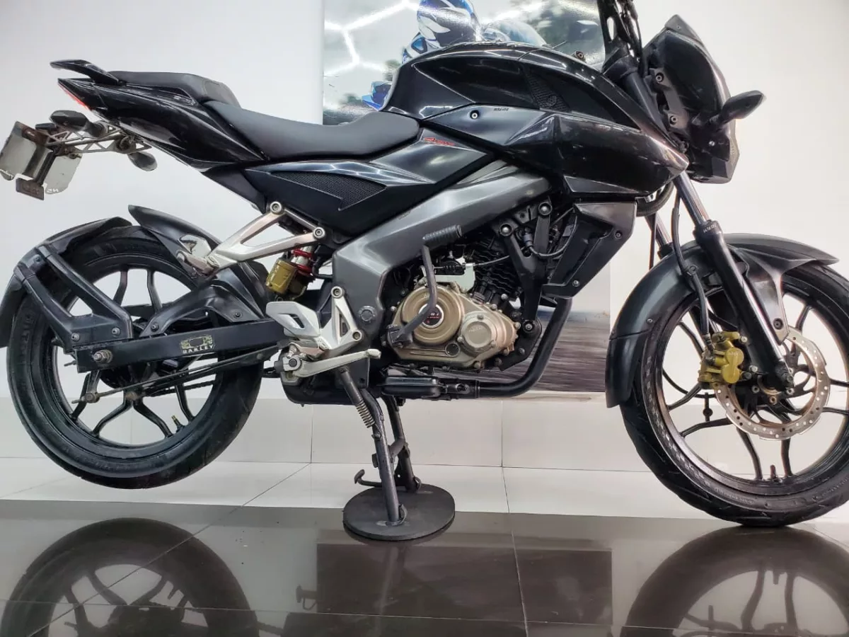 BAJAJ PULSAR 150 NS 2017 — foto 7