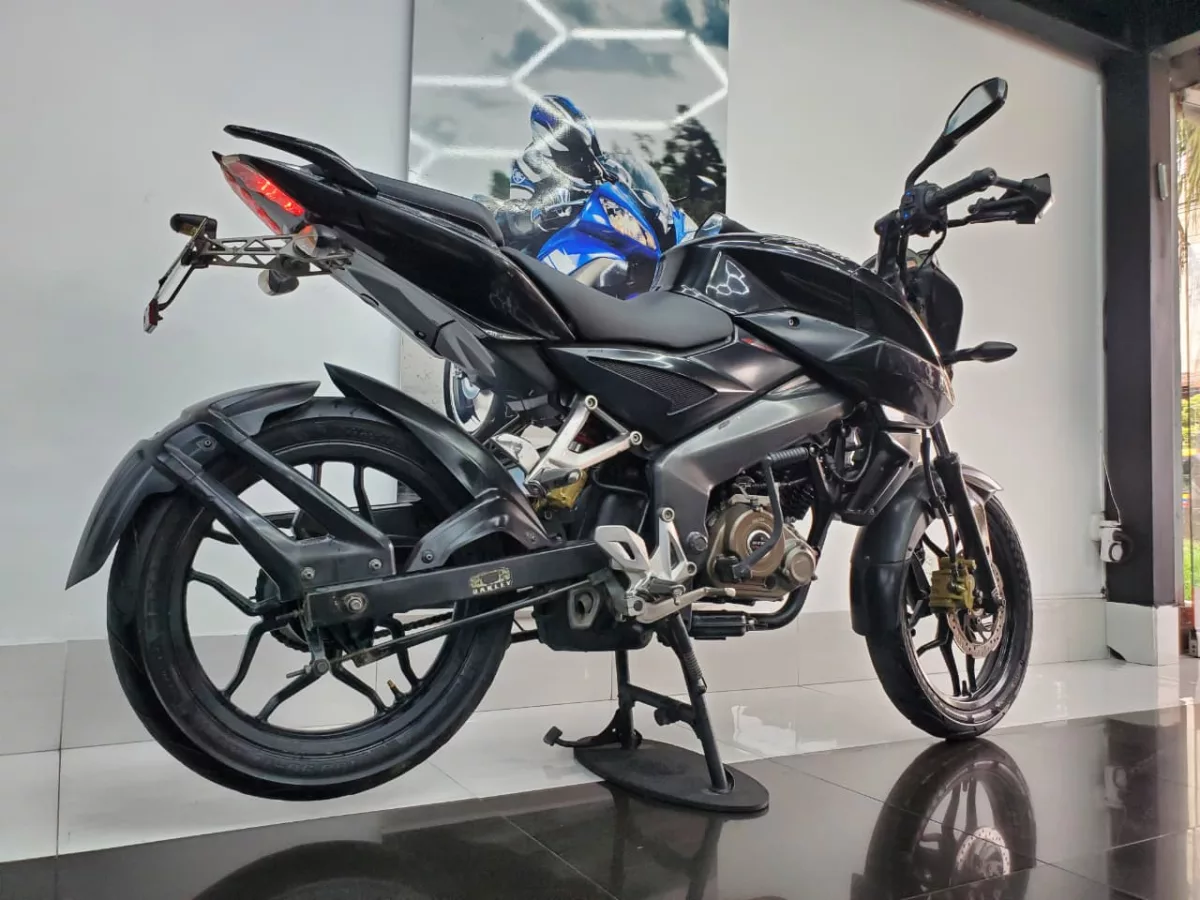 BAJAJ PULSAR 150 NS 2017 — foto 8