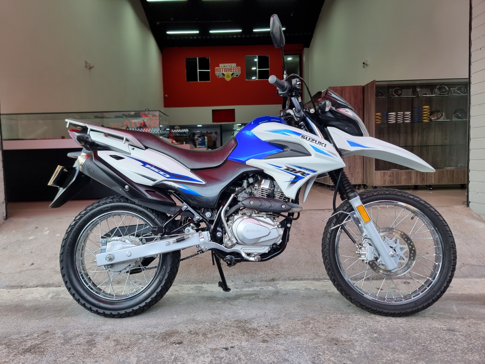 Suzuki DR 150 2025