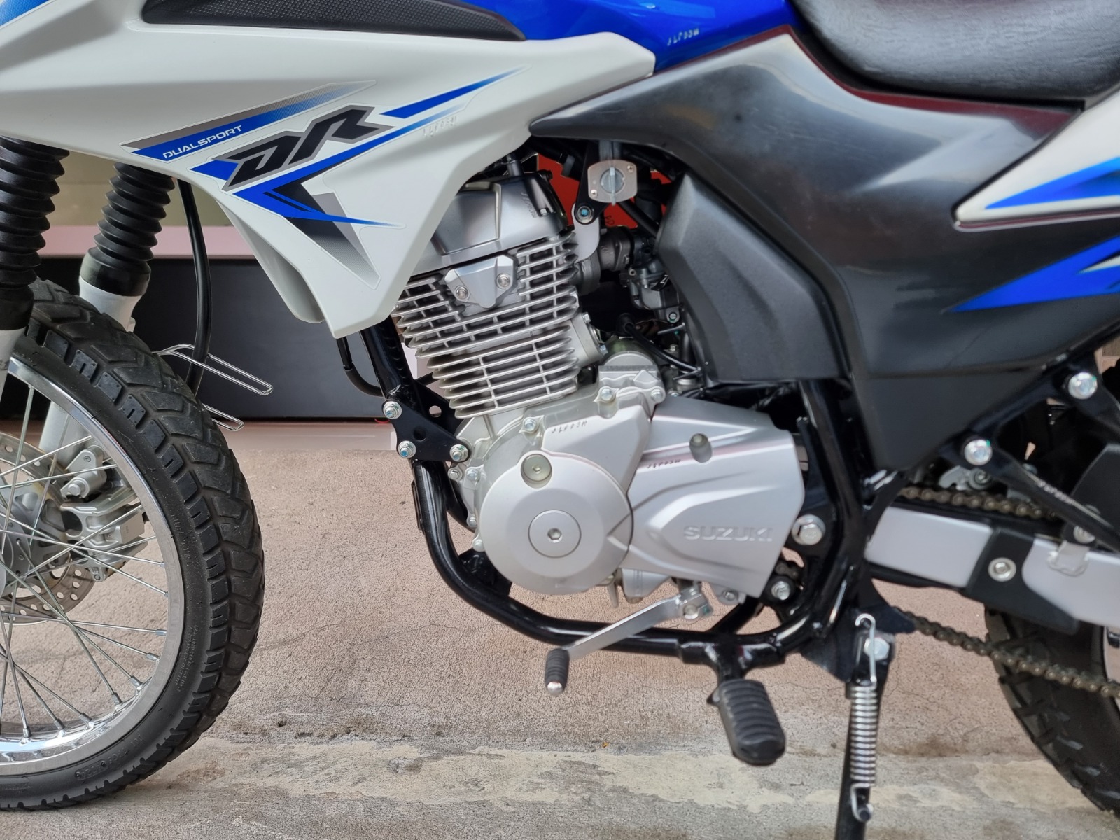 Suzuki DR 150 2025