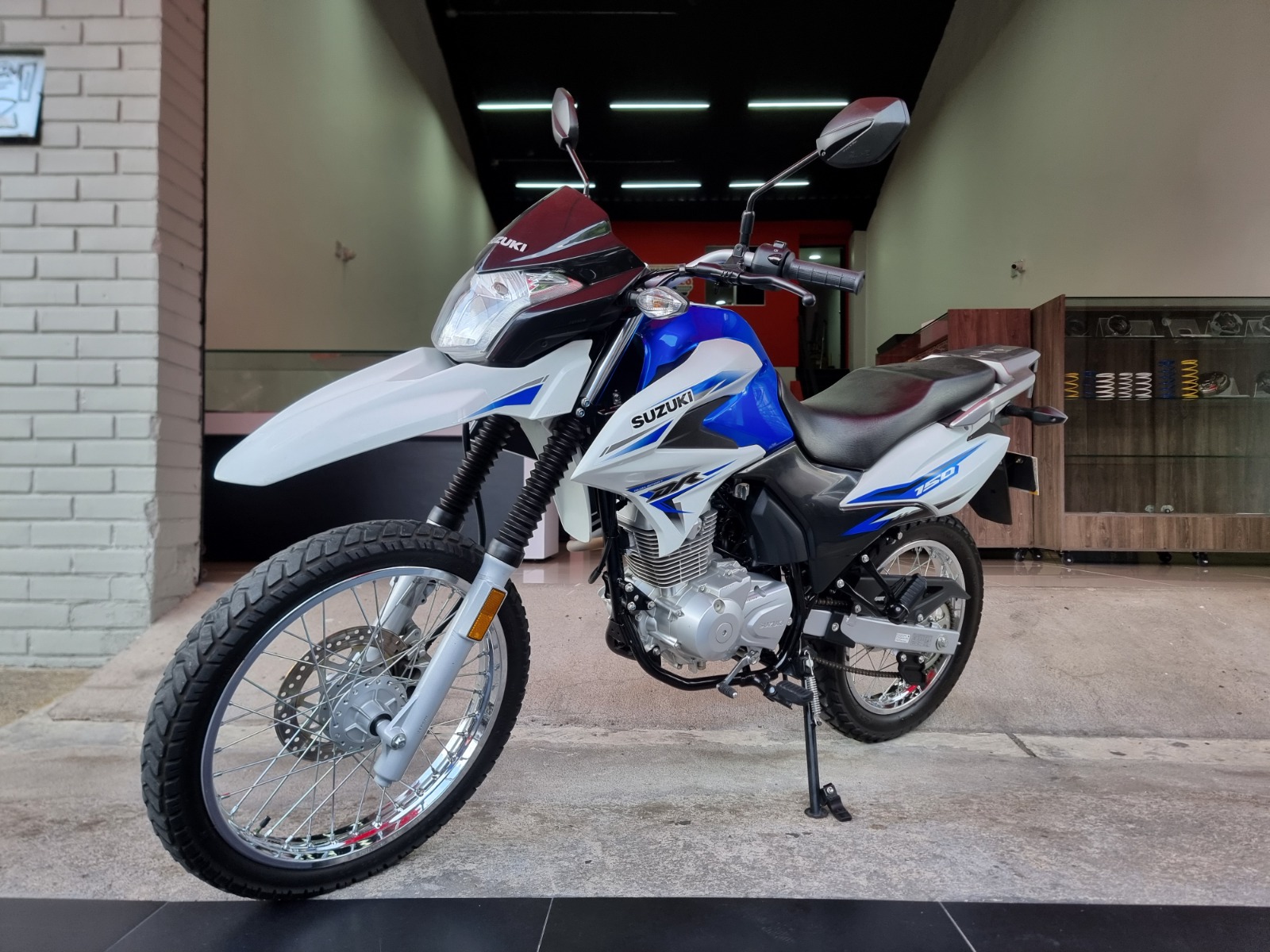 Suzuki DR 150 2025