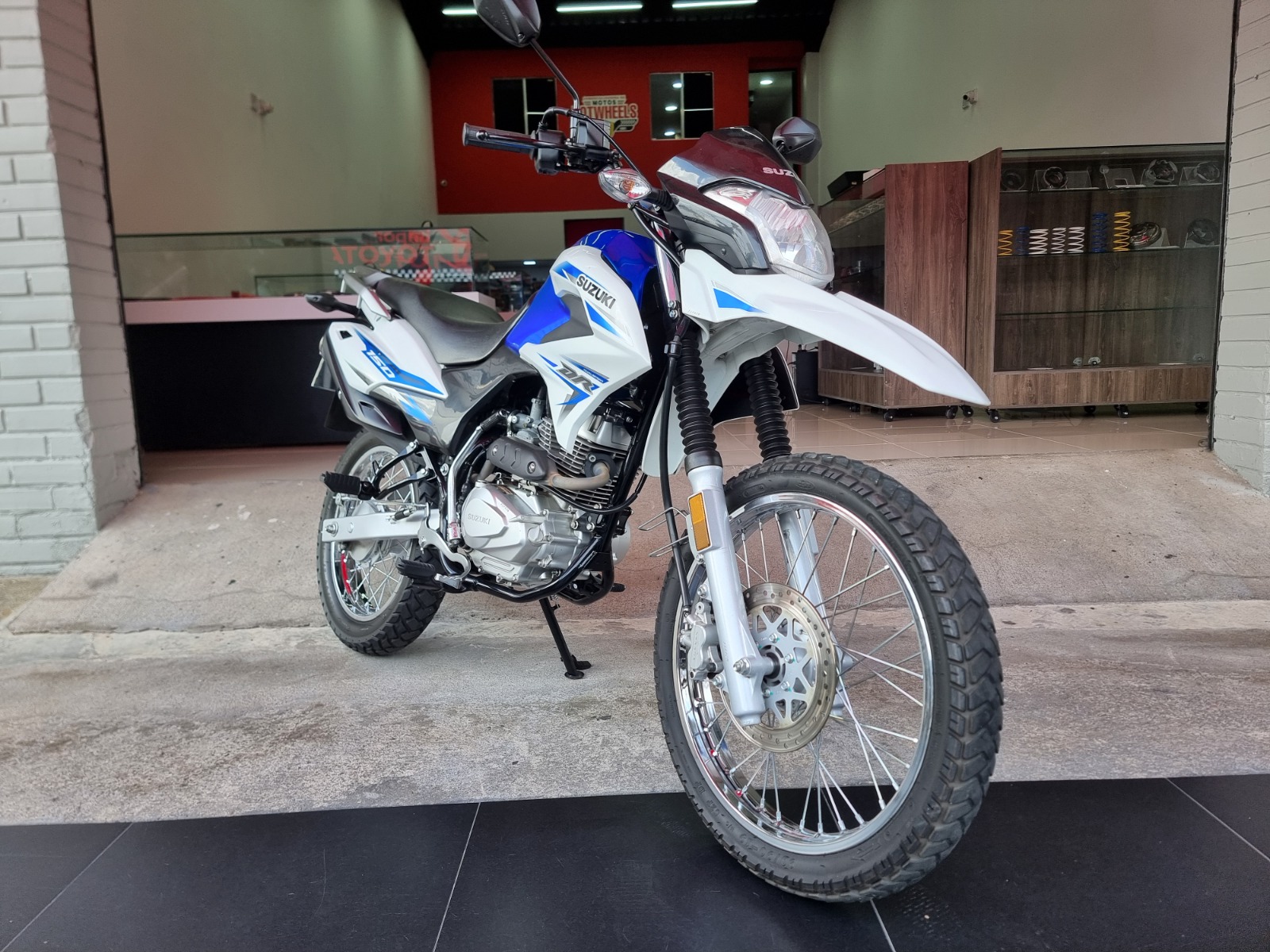 Suzuki DR 150 2025