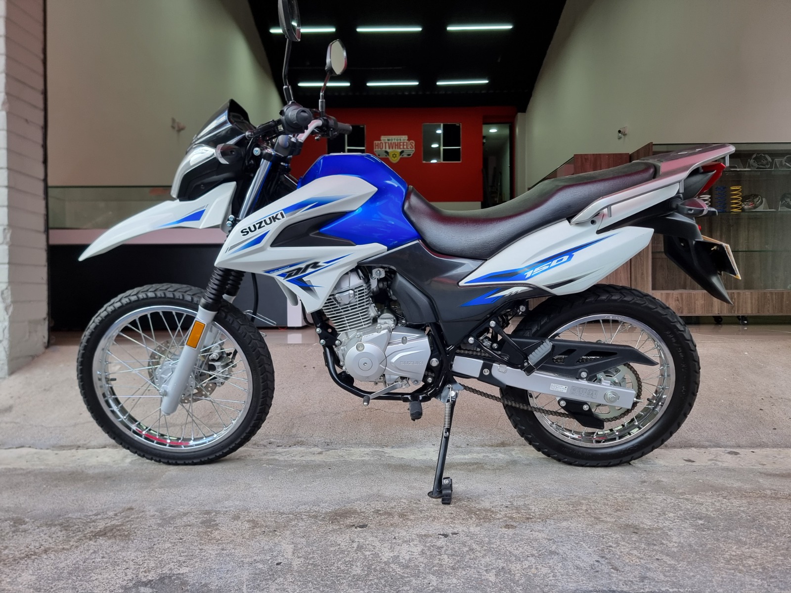 Suzuki DR 150 2025