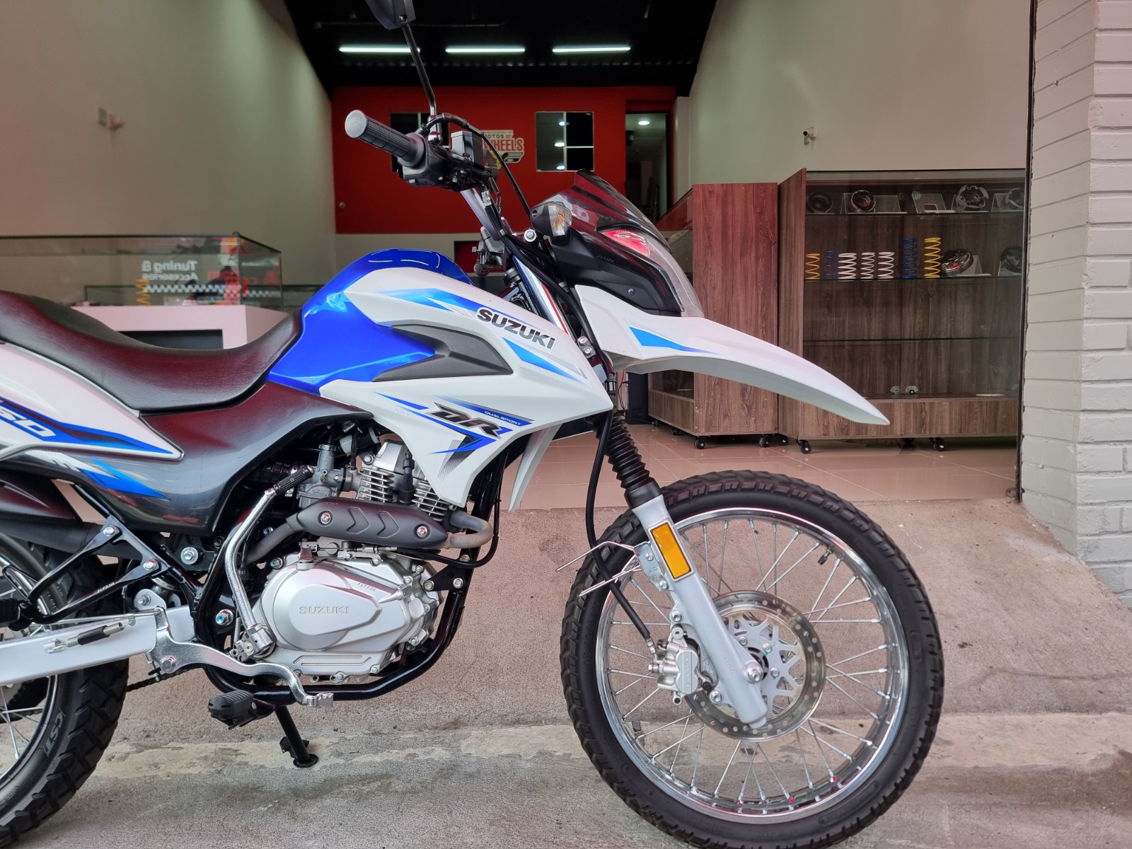 Suzuki DR 150 2025