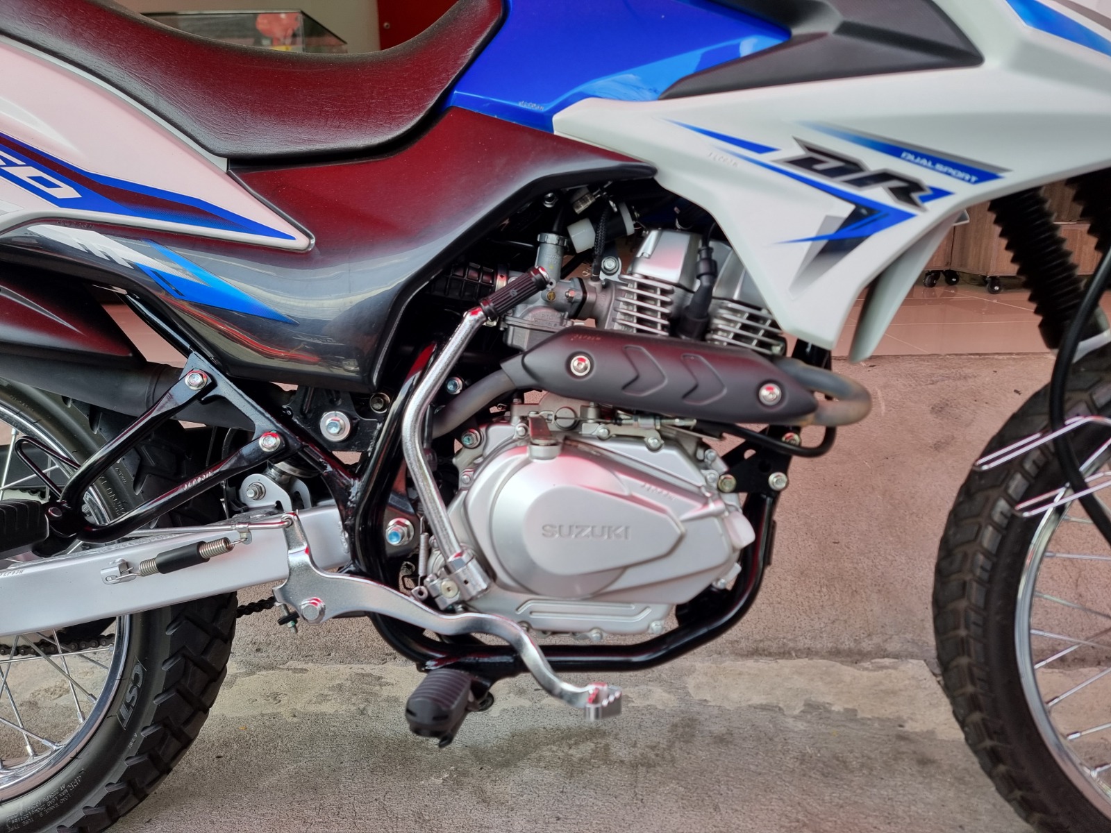 Suzuki DR 150 2025