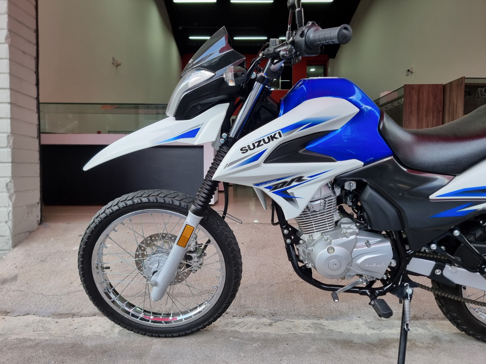 Suzuki DR 150 2025