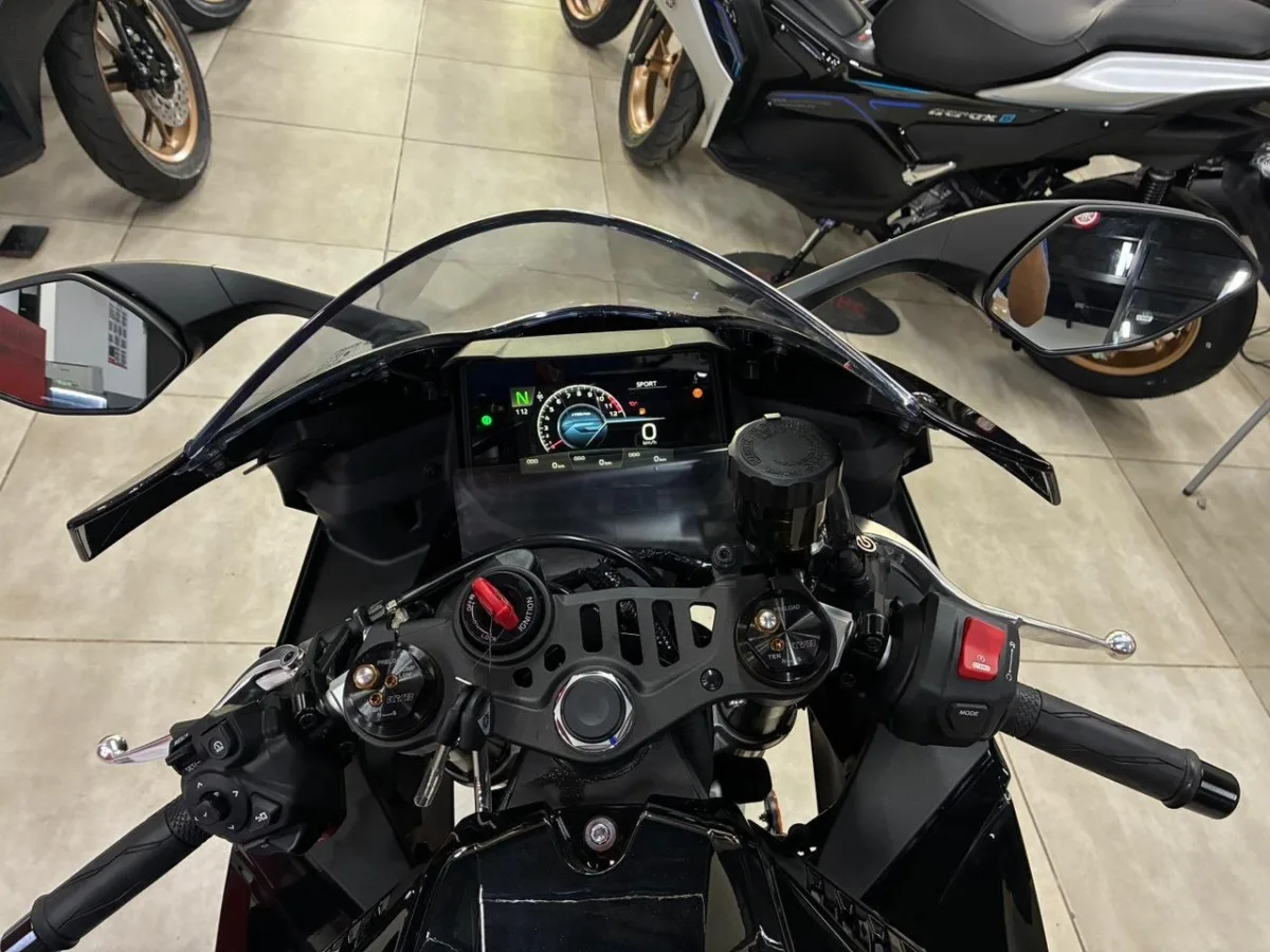 YAMAHA R900 2026 — foto 6