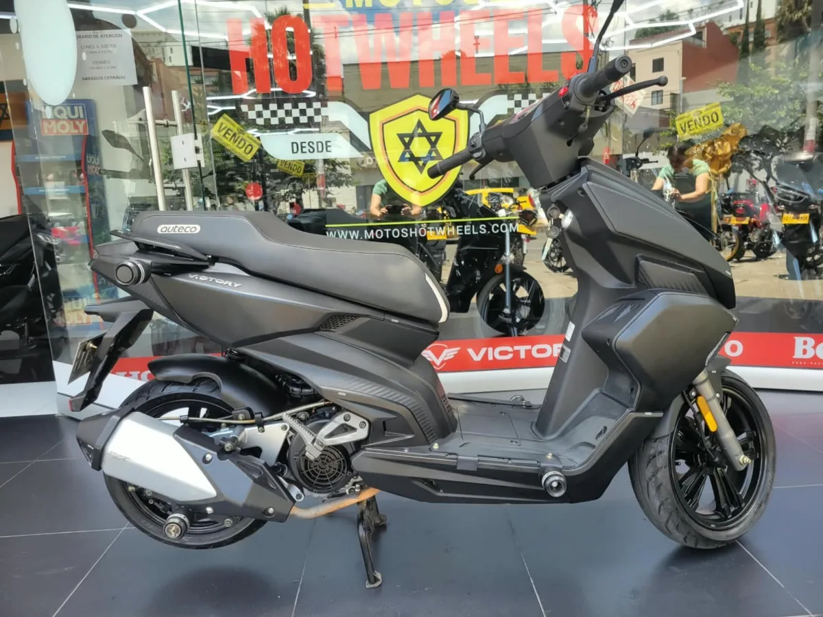 VICTORY HUNTER 150 2025 — foto 1